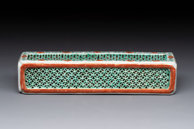 A Chinese iron-red and green-enamelled reticulated incense stick holder, 19th C.