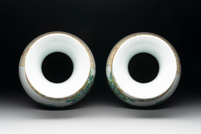 A pair of Chinese famille rose vases with court ladies, 19/20th C.