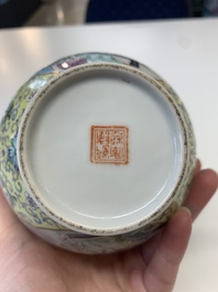 A pair of Chinese famille rose covered vases and a plate, Kangxi and Qianlong mark, 20th C.