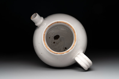 A blue and white Dutch Delft wet drug or syrup jar inscribed 'S. DE MENTHA', early 18th C.