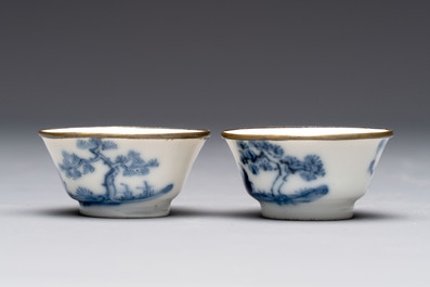 A pair of Chinese blue and white 'Bleu de Hue' cups with calligraphy for the Vietnamese market, 19th C.