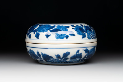 A Chinese blue and white vase, a jar and a covered box, Kangxi
