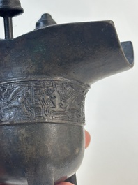 A Chinese archaistic bronze ritual wine vessel, 'jue 爵', 17/18th C.