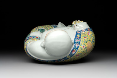 A Chinese famille rose 'boys and roosters' vase and a Milefo Buddha, Guangxu and Zhu Mao Ji 朱茂記造 mark, 19/20th C.