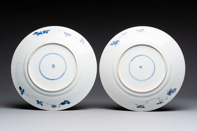 Five Chinese blue and white plates with floral design, Kangxi