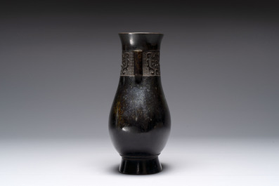 A fine Chinese archaistic bronze 'touhu' vase with 'taotie' design, 17/18th C.