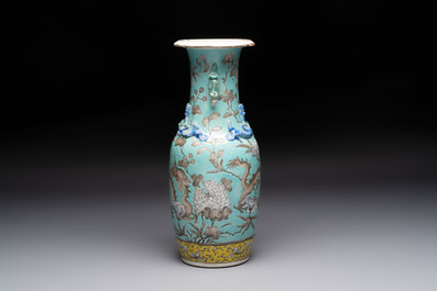 A Chinese famille rose yellow-ground covered bowl, a famille rose vase and a turquoise-ground vase, 19th C.