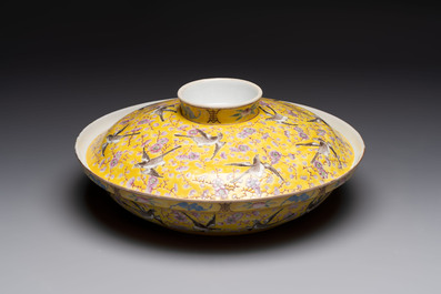 A Chinese famille rose yellow-ground covered bowl, a famille rose vase and a turquoise-ground vase, 19th C.