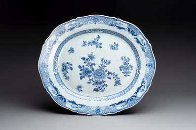 A Chinese blue and white covered tureen and a serving dish, Qianlong