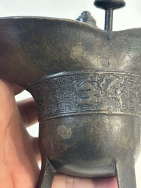 A Chinese archaistic bronze ritual wine vessel, 'jue 爵', 17/18th C.