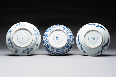 Seven Chinese blue and white plates with floral design, Kangxi