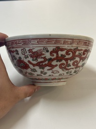A Chinese wucai 'dragon and phoenix' bowl, Shi 石 mark, Transitional period