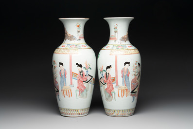 A pair of Chinese famille rose vases with court ladies, 19/20th C.