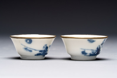 A pair of Chinese blue and white 'Bleu de Hue' cups with calligraphy for the Vietnamese market, 19th C.