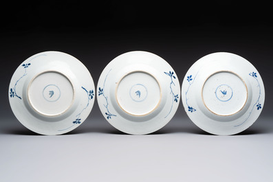 Five Chinese blue and white plates with floral design, Kangxi