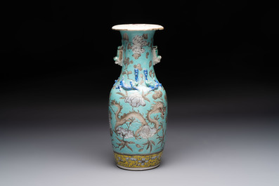 A Chinese famille rose yellow-ground covered bowl, a famille rose vase and a turquoise-ground vase, 19th C.