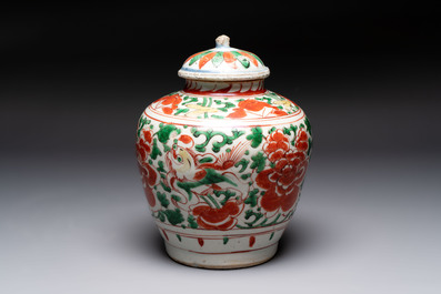 A Chinese wucai jar and cover, a famille verte vase, a dish and three plates, Kangxi