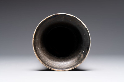 A Chinese wucai 'gu' vase with 'Guo Ziyi 郭子儀', Wanli mark, 19th C.