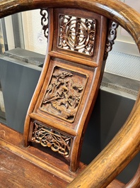A pair of Chinese wooden 'horseshoe' chairs, 19/20th C.