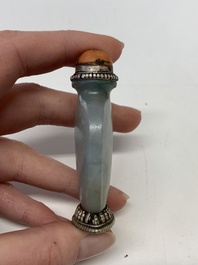 A collection of 13 Chinese snuff bottles, 19/20th C.