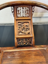 A pair of Chinese wooden 'horseshoe' chairs, 19/20th C.