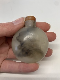 A collection of 13 Chinese snuff bottles, 19/20th C.