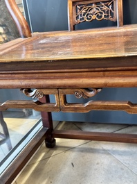 A pair of Chinese wooden 'horseshoe' chairs, 19/20th C.