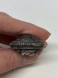 A collection of 13 Chinese snuff bottles, 19/20th C.