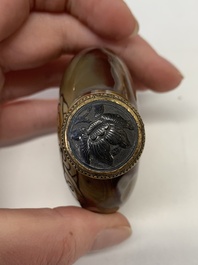 A collection of 13 Chinese snuff bottles, 19/20th C.