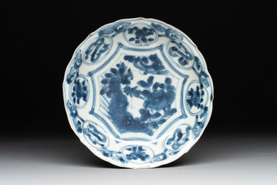 A Chinese blue and white 'kraak' dish and a plate, Wanli