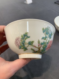 A pair of Chinese famille rose 'peonies' bowls, Delong Zhenpin 德隆珍品 mark, 20th C.