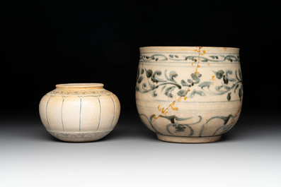 An Annamese or Vietnamese blue and white altar vase, a 'melon' jar and a bowl, 14/15th C.