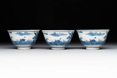 A set of 11 Chinese blue and white 'rabbit hunt' cups and saucers, Qianlong mark, 19th C.