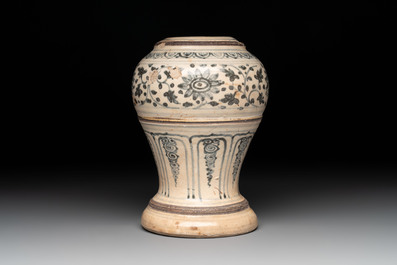 An Annamese or Vietnamese blue and white altar vase, a 'melon' jar and a bowl, 14/15th C.