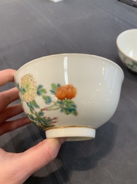 A pair of Chinese famille rose 'peonies' bowls, Delong Zhenpin 德隆珍品 mark, 20th C.