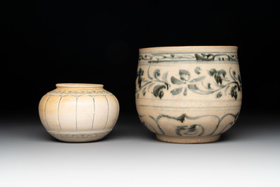 An Annamese or Vietnamese blue and white altar vase, a 'melon' jar and a bowl, 14/15th C.