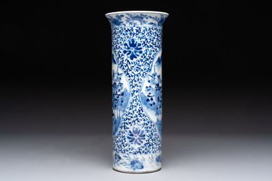 A varied collection of six Chinese blue, white, famille rose and iron-red wares, 19/20th C.