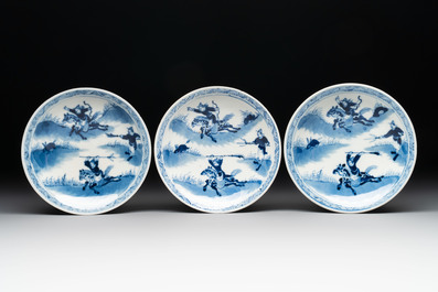 A set of 11 Chinese blue and white 'rabbit hunt' cups and saucers, Qianlong mark, 19th C.