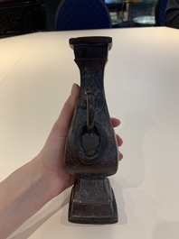 A Chinese archaistic bronze vase and three Japanese bronze vases, 14/18th C.