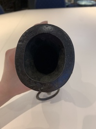 A Chinese archaistic bronze vase and three Japanese bronze vases, 14/18th C.