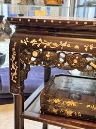 A Chinese mother-of-pearl inlaid hongmu three-tier console table with marble top, 19/20th C.