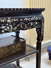 A Chinese mother-of-pearl inlaid hongmu three-tier console table with marble top, 19/20th C.