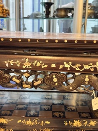 A Chinese mother-of-pearl inlaid hongmu three-tier console table with marble top, 19/20th C.