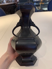 A Chinese archaistic bronze vase and three Japanese bronze vases, 14/18th C.