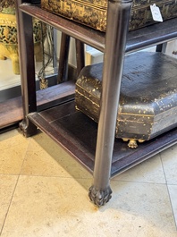 A Chinese mother-of-pearl inlaid hongmu three-tier console table with marble top, 19/20th C.
