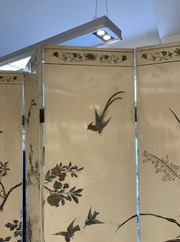 A Chinese polychrome lacquered wooden eight-panel folding screen with a pond scene, 19/20th C.