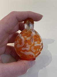 A collection of 14 Peking glass snuff bottles, 19/20th C.