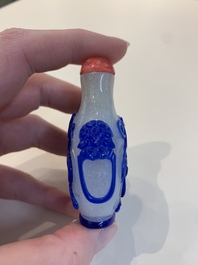 A collection of 14 Peking glass snuff bottles, 19/20th C.
