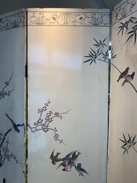 A Chinese polychrome lacquered wooden eight-panel folding screen with a pond scene, 19/20th C.