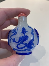 A collection of 14 Peking glass snuff bottles, 19/20th C.